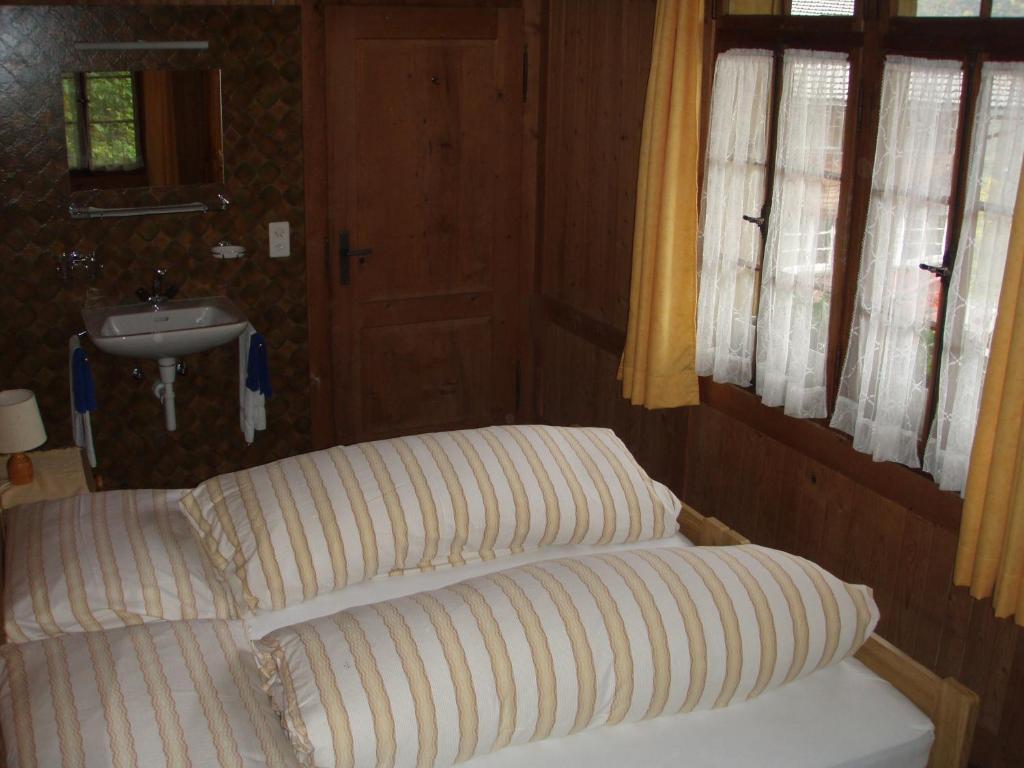 Hotel Posthaus Urigen Unterschächen Kamer foto